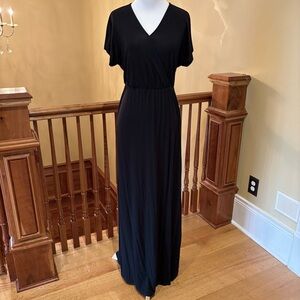 Elegant Sleek Chic Maxi Dress Wmn’s XS